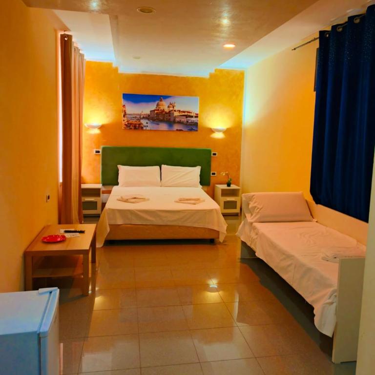 Affitta Camera 14 - Chambre Quadruple avec Salle de Bains Privative - 2