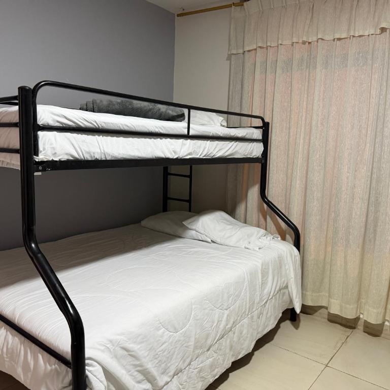 Excelente ubicación, lugar tranquilo con piscina privada, departamento con garaje - Apartamento de 2 dormitorios con vistas a la montaña - 30