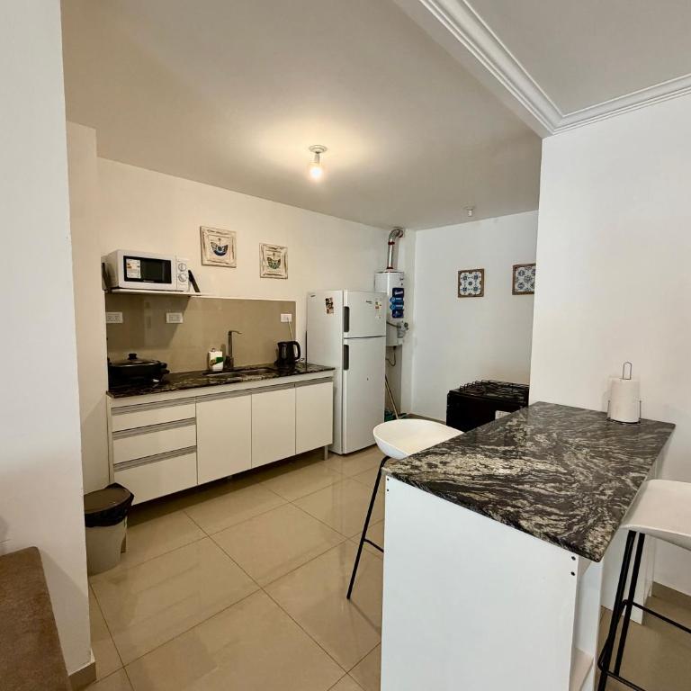 Departamento moderno y céntrico, 2 dormitorios, 70 m2 - Two-Bedroom Apartment with Balcony - 4