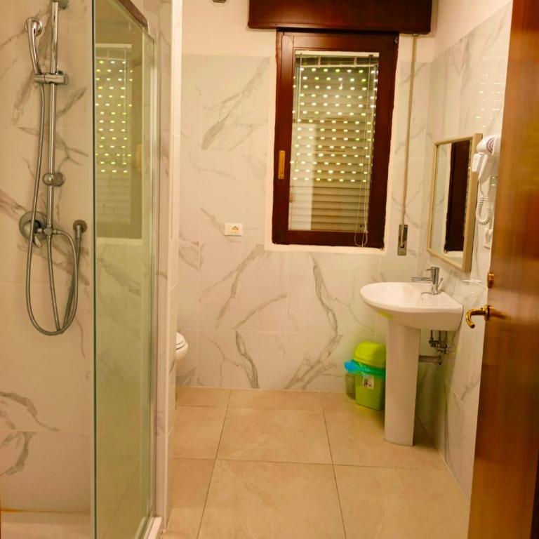 Affitta Camera 14 - Chambre Triple avec Salle de Bains Privative - 2