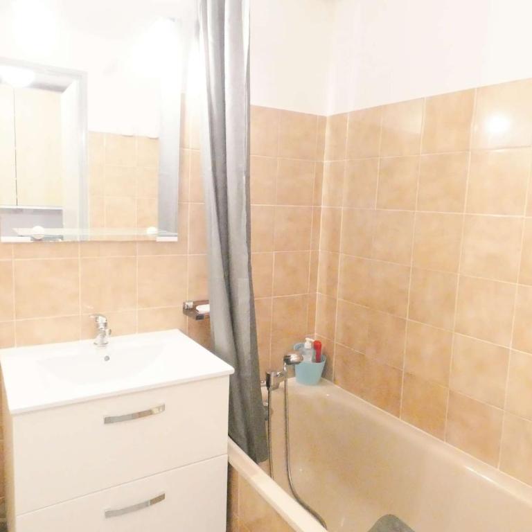 Appartement au calme avec balcon - 4 pers. - FR-1-457-609 - Apartment - 5