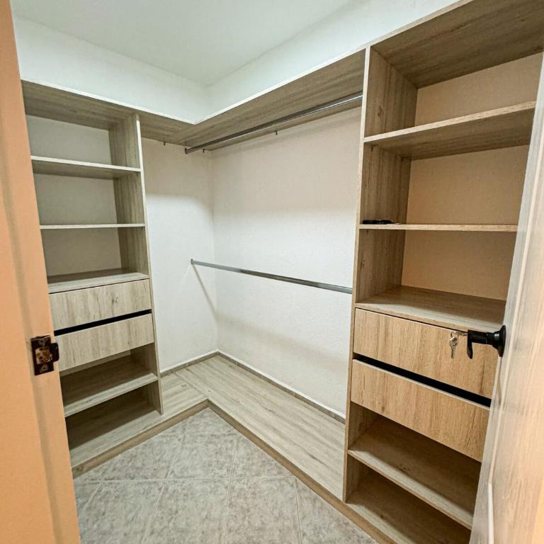 1Br Best Location Laureles with AC - Three-Bedroom Apartment - 4