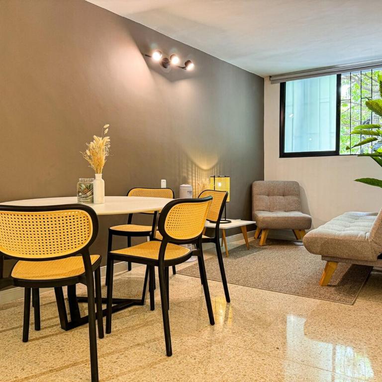 1Br Best Location Laureles with AC - Three-Bedroom Apartment - 1