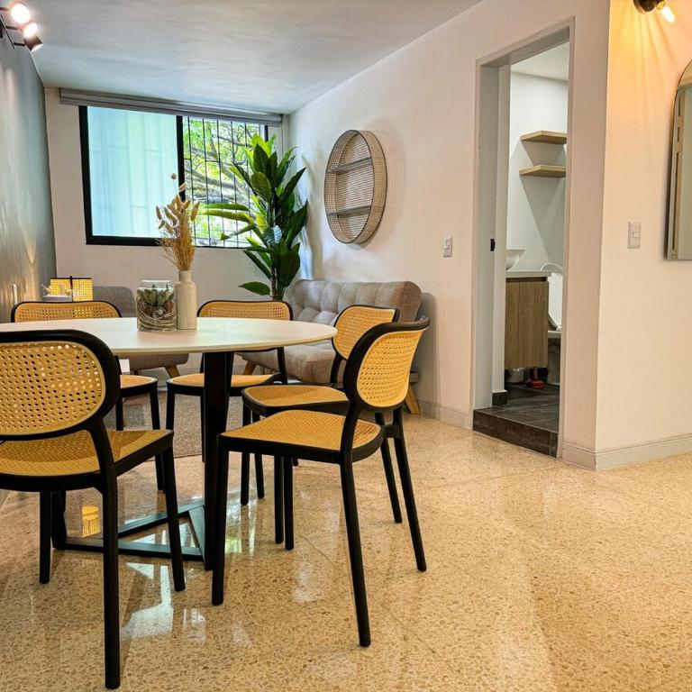 1Br Best Location Laureles with AC - Three-Bedroom Apartment - 6