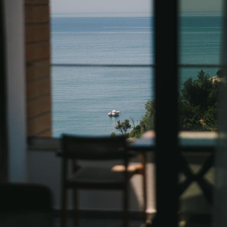 Hotel Mediterraneo Liman - Zimmer mit Kingsize-Bett und Meerblick - 15