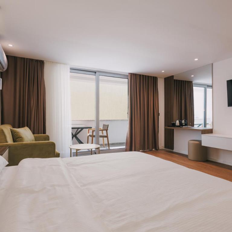 Hotel Mediterraneo Liman - Deluks Dvokrevetna Soba sa Bračnim Krevetom i Balkonom - 6