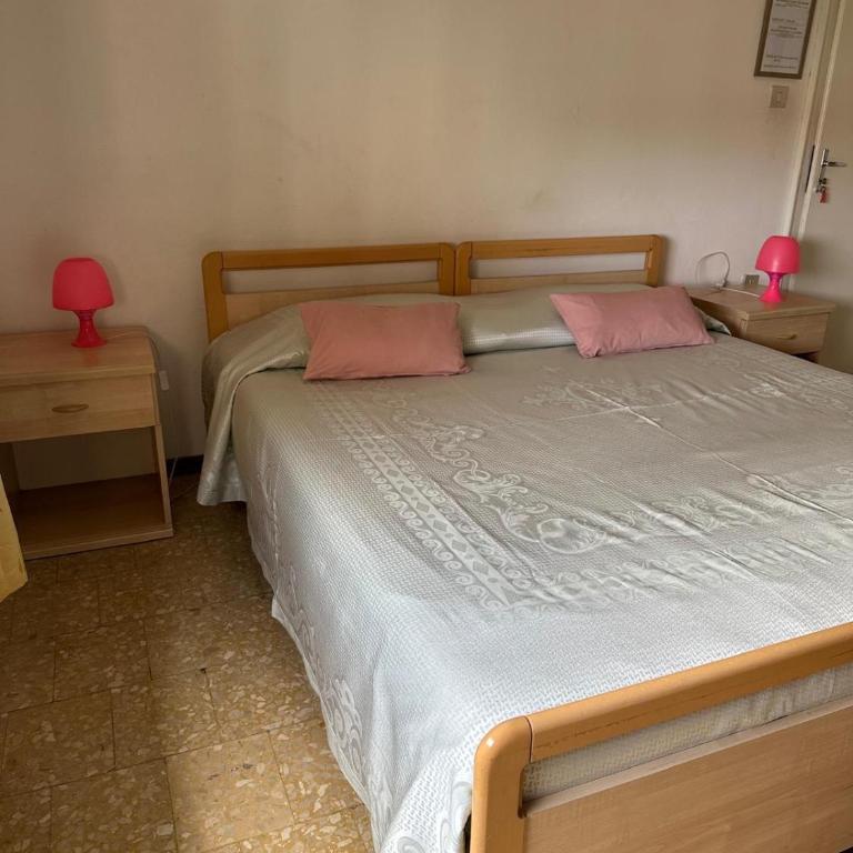 Travellers Lodge Bed & Rooms - Deluxe Doppelzimmer mit Gemeinschaftsbad - 2