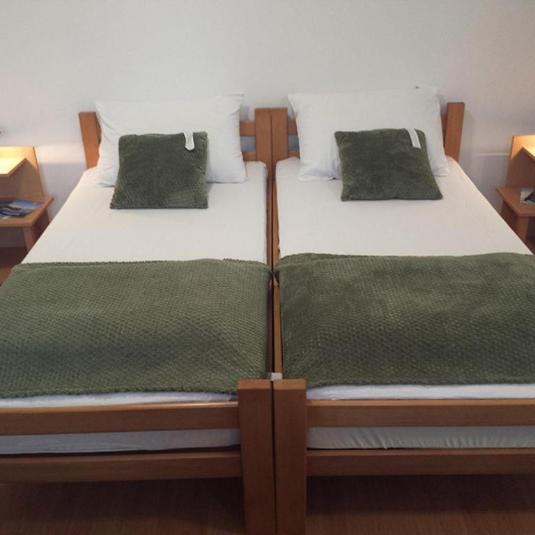 BedRenter Private Garden Retreat for Two with Private Wood-Fired Hot Tub - Studio with Garden View - 14