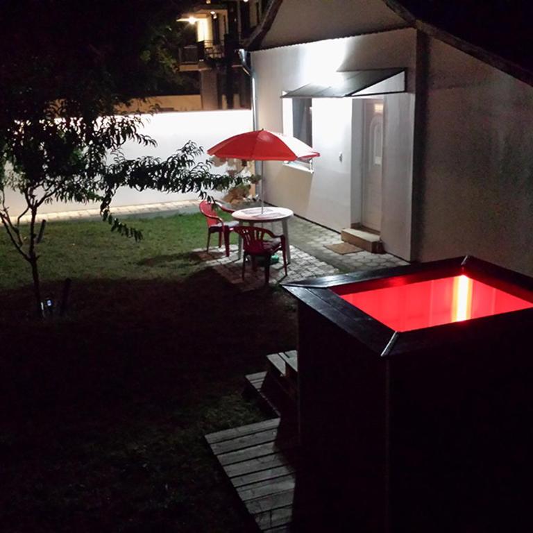 BedRenter Private Garden Retreat for Two with Private Wood-Fired Hot Tub - Studio with Garden View - 18