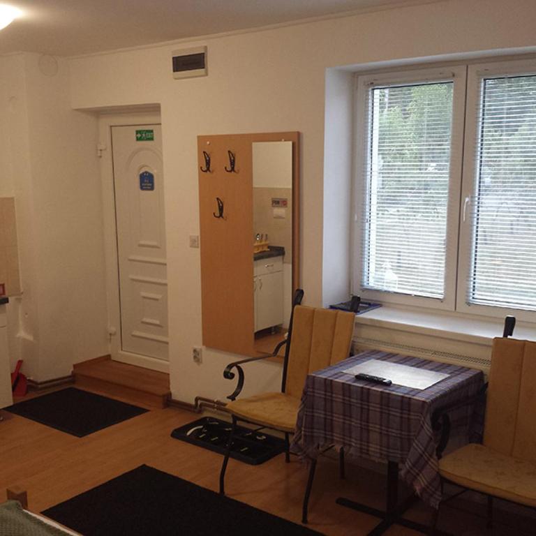 BedRenter Private Garden Retreat for Two with Private Wood-Fired Hot Tub - Studio with Garden View - 10