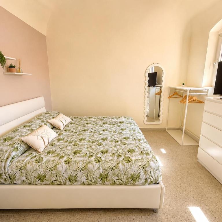 GL Apartments In the Heart of Sanremo - One-Bedroom Apartment - 1