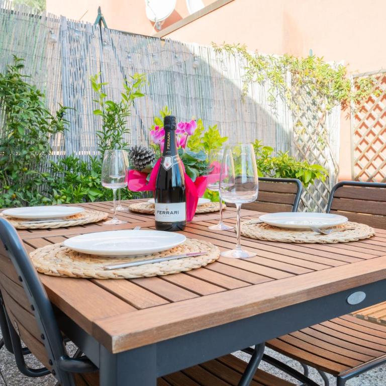 La Terrazza di Vincent By Immobilux - Two-Bedroom Deluxe Apartment with Garden View - 15