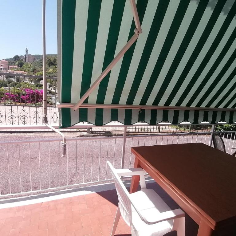 B&B Fiori d'Alassio Vacanze Liguria - Camera Familiare con Terrazza - 23