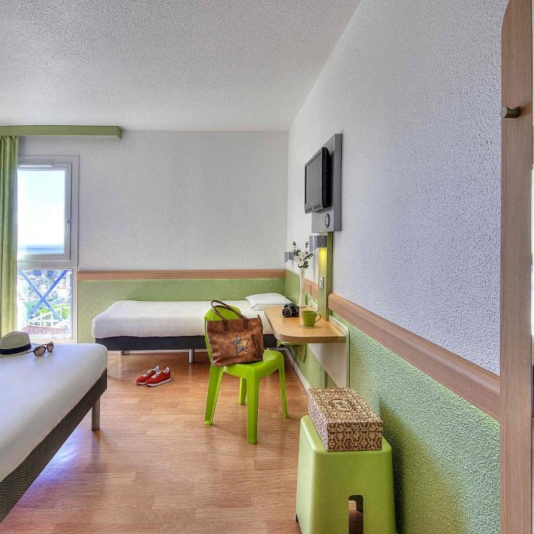ibis budget Cannes Mougins - Chambre Standard avec 1 Lit Double et 1 Lit Simple - 2