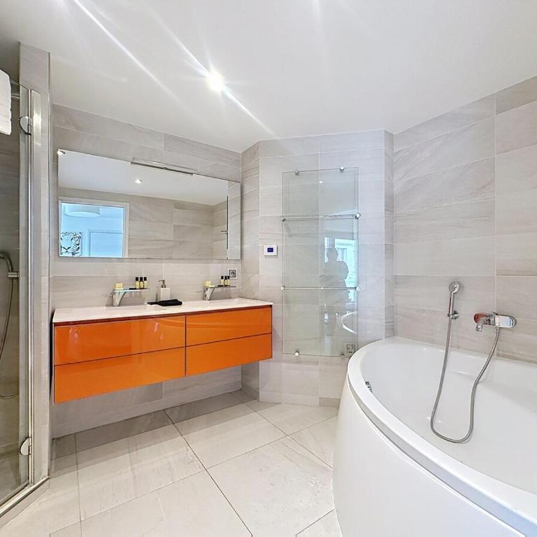 7 Croisette 3-room 135 m - Appartement 2 Chambres - 6