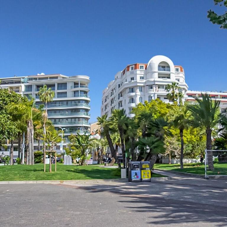 7 Croisette 3-room 135 m - Appartement 2 Chambres - 16