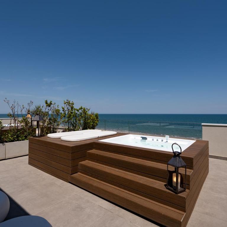 Hotel Sporting Riccione - Suite Panoramic con Terrazza e Vasca Idromassaggio - Fronte Mare - 8