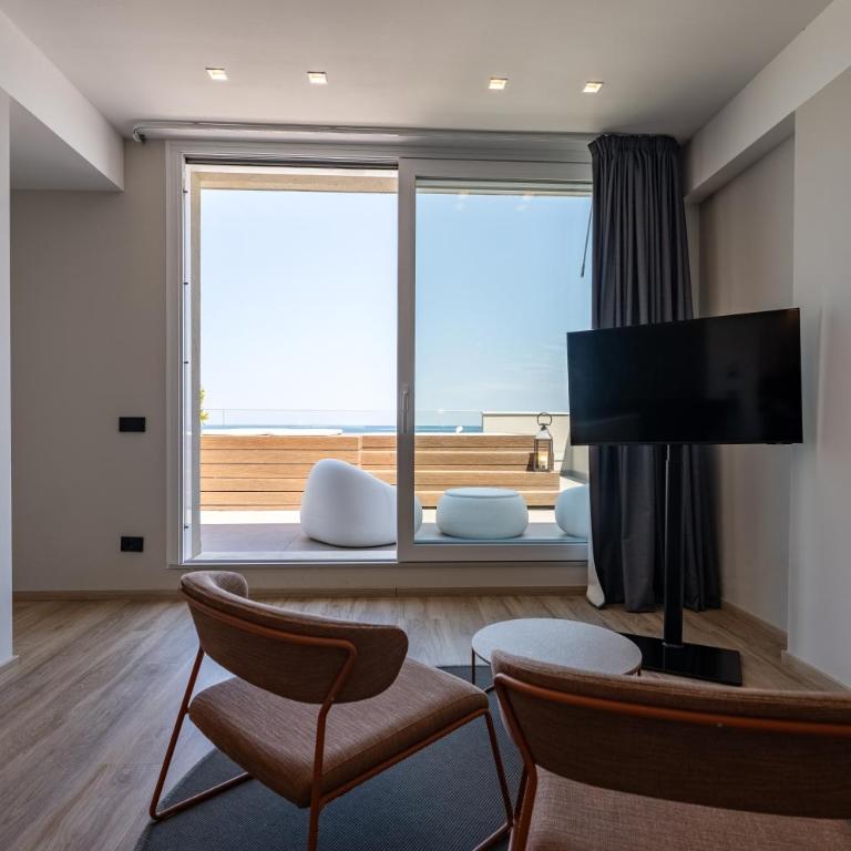 Hotel Sporting Riccione - Suite Panoramic con Terrazza e Vasca Idromassaggio - Fronte Mare - 11
