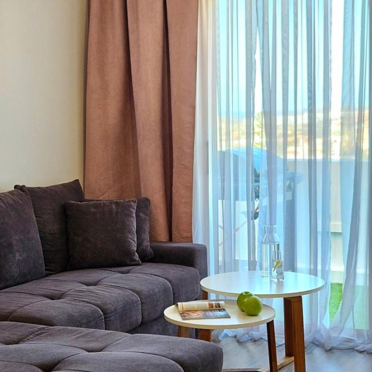 Family Apartment Ocean & Mountain Views & Heated Pool - Two-Bedroom Apartment - 20