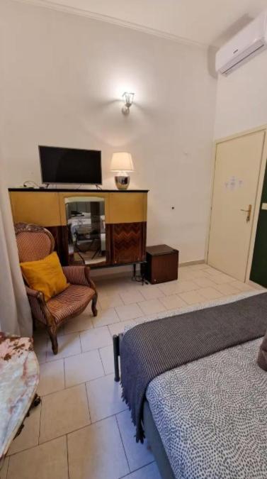 BigFamilyFlats - Colosseo&Monti - ROOMS - Camera Matrimoniale Standard con Bagno in Comune - 1