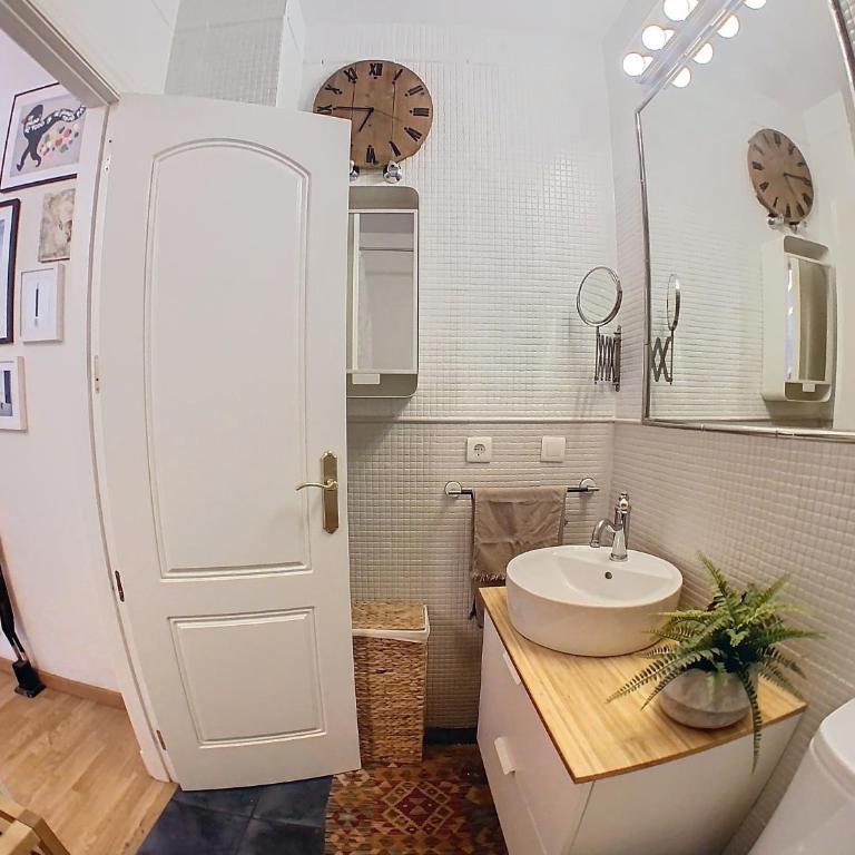 "Trinidad 7 Duplex" -next to the historic center- - Deluxe One-Bedroom Apartment with Harbor View - 13