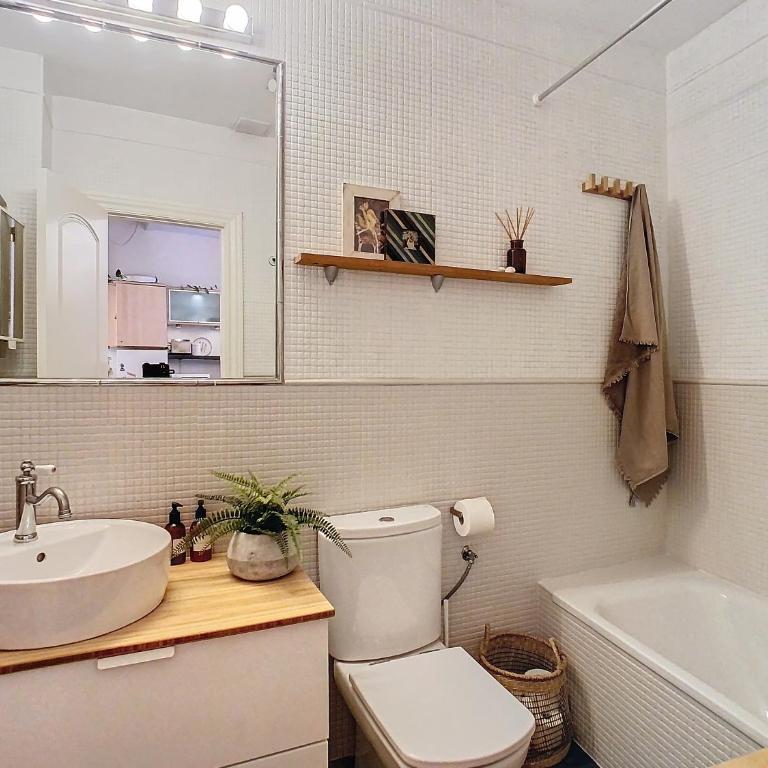 "Trinidad 7 Duplex" -next to the historic center- - Deluxe One-Bedroom Apartment with Harbor View - 28