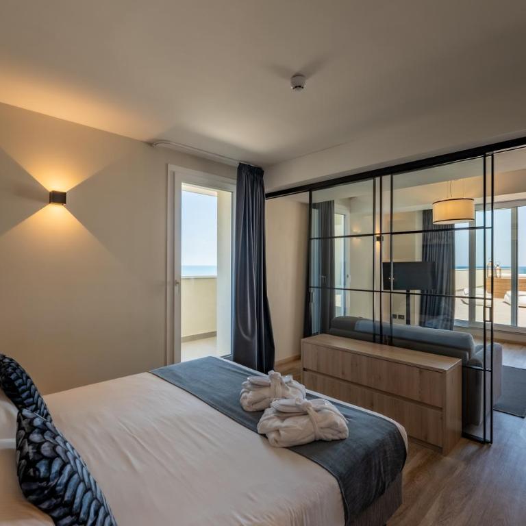 Hotel Sporting Riccione - Suite Panoramic con Terrazza e Vasca Idromassaggio - Fronte Mare - 3