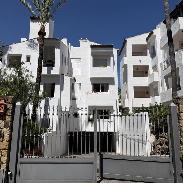 Costalita Beach Residence with Pool, Reserved Garage Parking & Direct Beach Access by Downtown Apartments Spain - Two-Bedroom Apartment with Pool View - 47