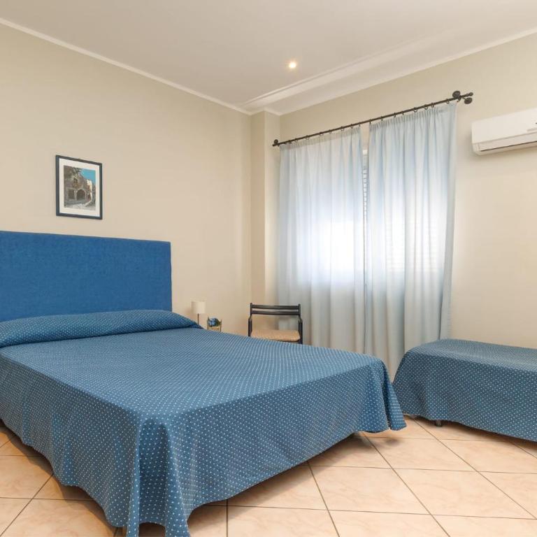 Hotel Tourist - Quadruple Room - 1