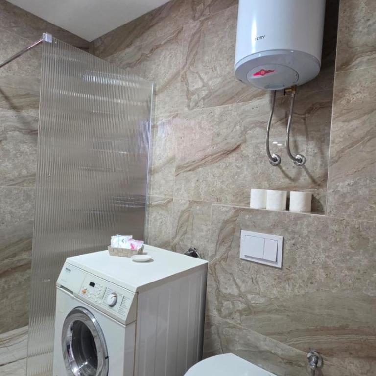 Apartmani Ameti - Apartman sa 1 Spavaćom Sobom, Balkonom i Pogledom na Grad - 4