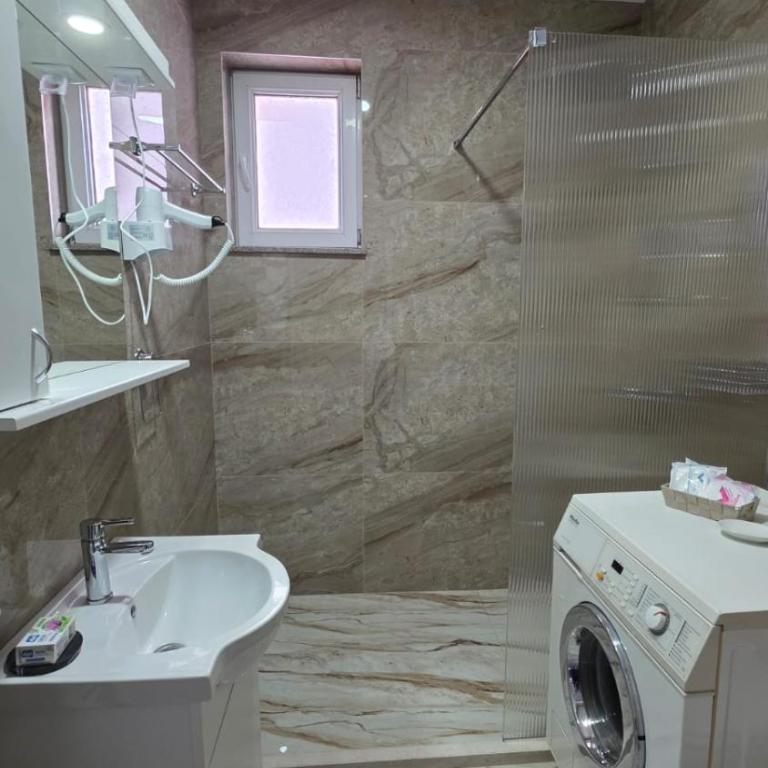 Apartmani Ameti - Apartman sa 1 Spavaćom Sobom, Balkonom i Pogledom na Grad - 5