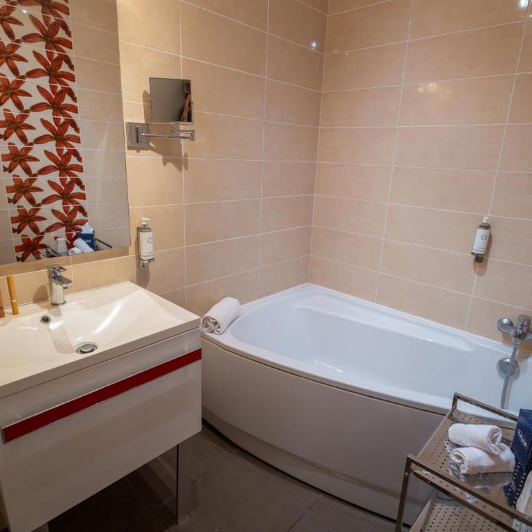 Hôtel Brun - Chambre Double avec Baignoire - 15