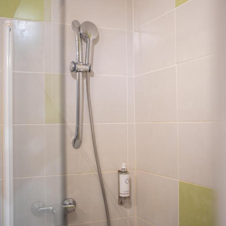 Hôtel Brun - Chambre Lits Jumeaux avec Douche - 7