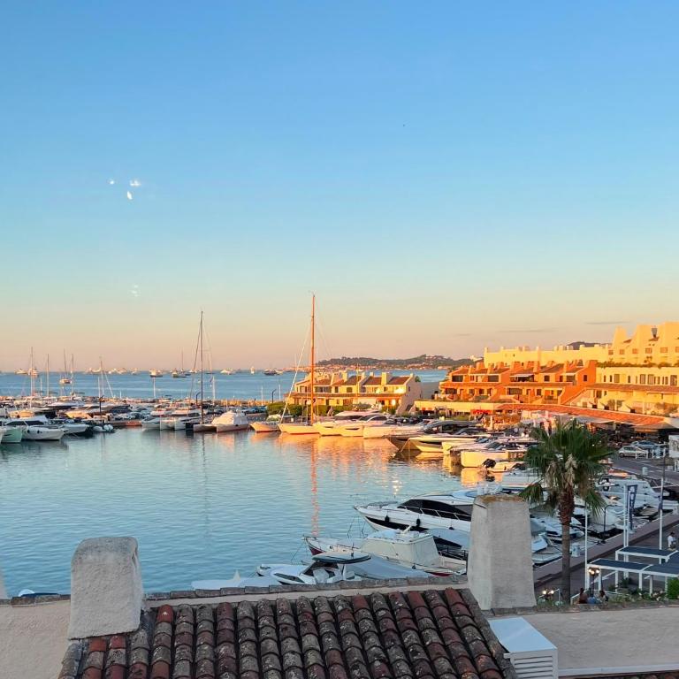 Marcogma - Appt T2 climatisé avec Vue sur le Port À deux pas de la plage et aux portes de Saint-Tropez - One-Bedroom Apartment with Balcony and Sea View - 7