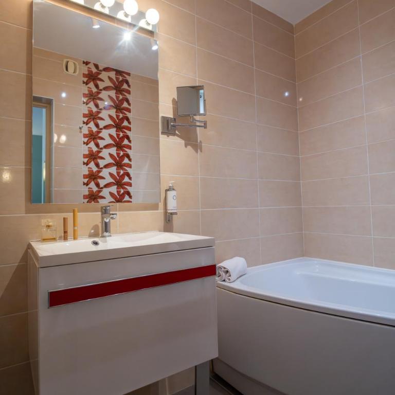Hôtel Brun - Chambre Double avec Baignoire - 22