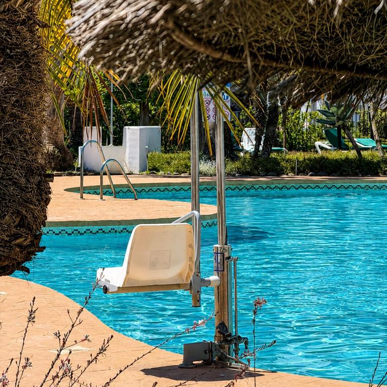 Costalita Beach Residence with Pool, Reserved Garage Parking & Direct Beach Access by Downtown Apartments Spain - Two-Bedroom Apartment with Pool View - 37