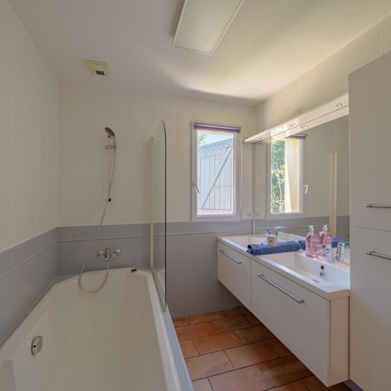 WeHost - Grande maison avec piscine - porte des Calanques - Maison 3 Chambres - 11