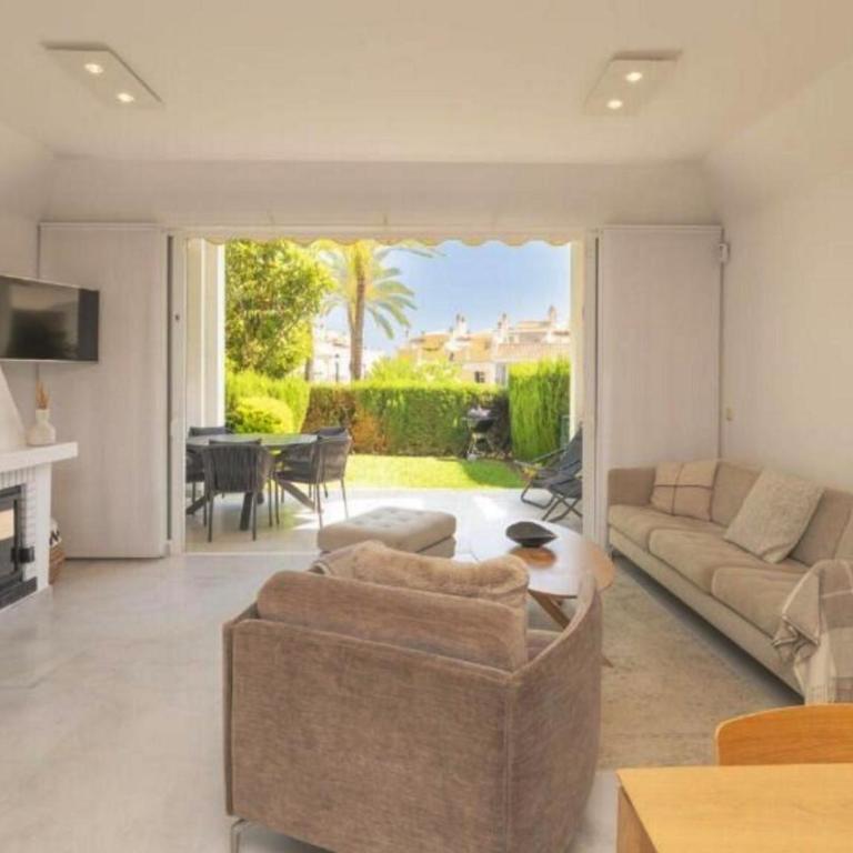 Adosada en complejo de playa en primera línea - Villa Deluxe - 2