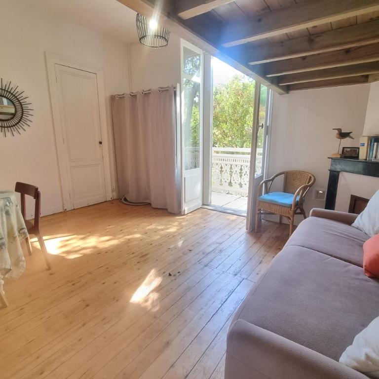 Beautiful & bright apartment with balconies - Studio - 2