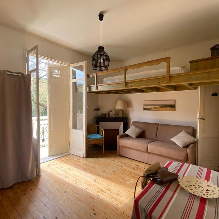 Beautiful & bright apartment with balconies - Studio - 4
