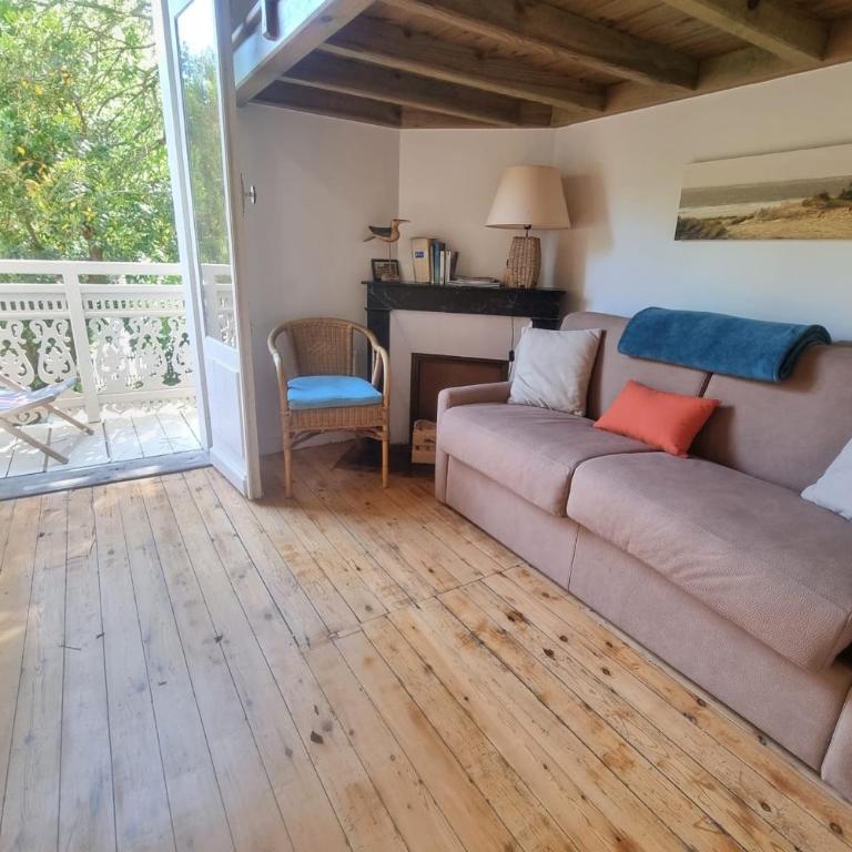 Beautiful & bright apartment with balconies - Studio - 13