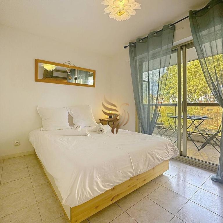 Édenia, AC,balcony swimming pool, Wi-Fi & parking - Apartment - 4