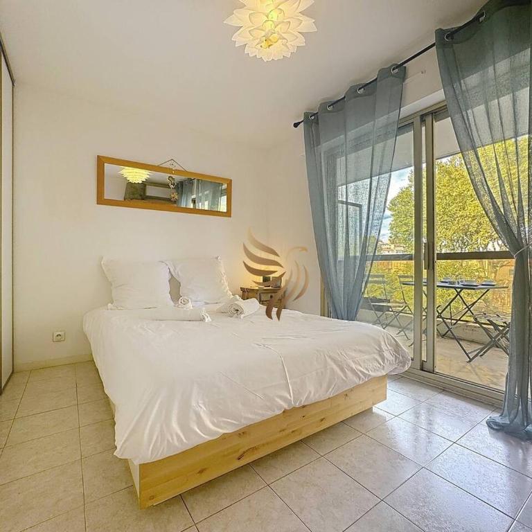 Édenia, AC,balcony swimming pool, Wi-Fi & parking - Apartment - 20