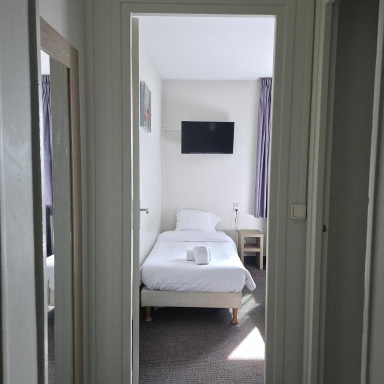 The Originals City, Hôtel Le Savoy, Caen - Chambre Triple Confort - 2