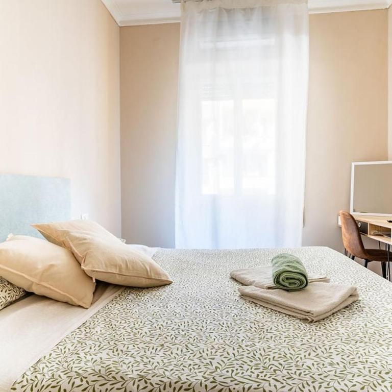 Modern 2BR Apt w-Balcony e AC near VaticanMuseums - Appartamento con 2 Camere da Letto - 2