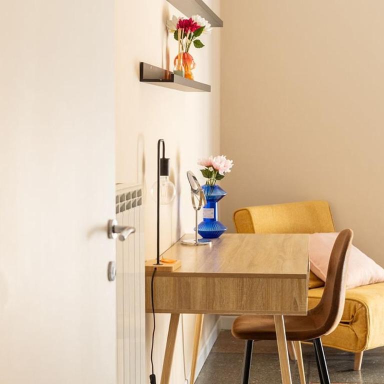 Modern 2BR Apt w-Balcony e AC near VaticanMuseums - Appartamento con 2 Camere da Letto - 9