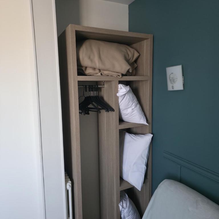 The Originals City, Hôtel Le Savoy, Caen - Chambre Quadruple - 3