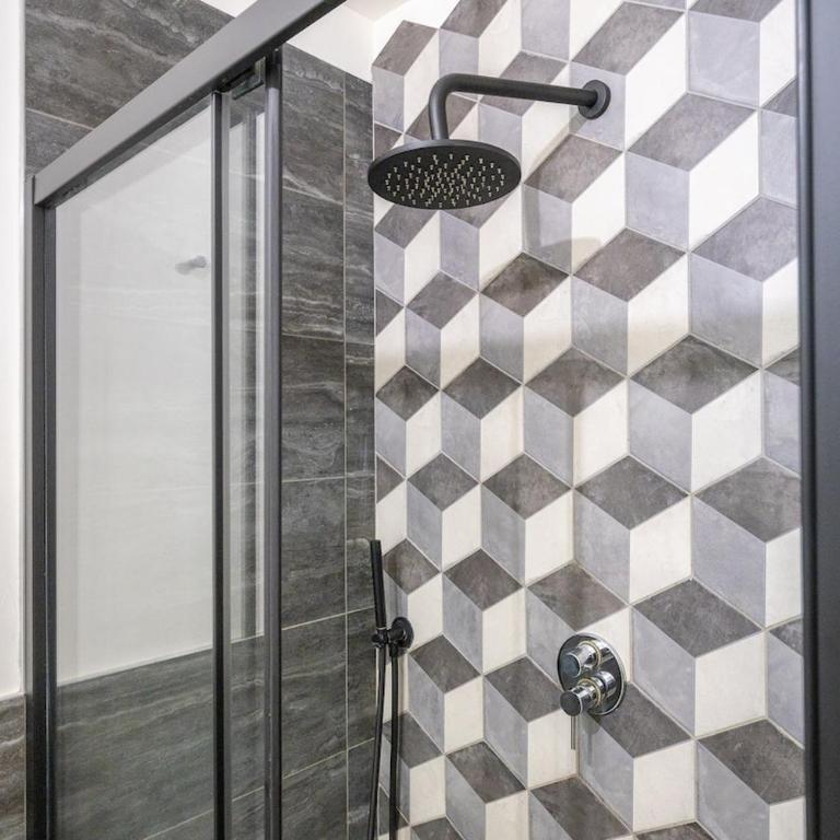 Urban Oak Suite - Station 1 min & Private Patio - One-Bedroom Apartment - 18