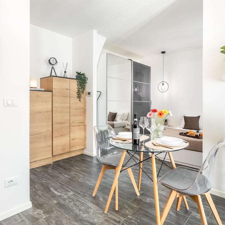 Urban Oak Suite - Station 1 min & Private Patio - One-Bedroom Apartment - 9