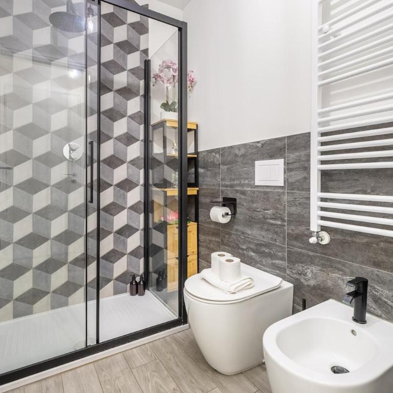 Urban Oak Suite - Station 1 min & Private Patio - One-Bedroom Apartment - 17